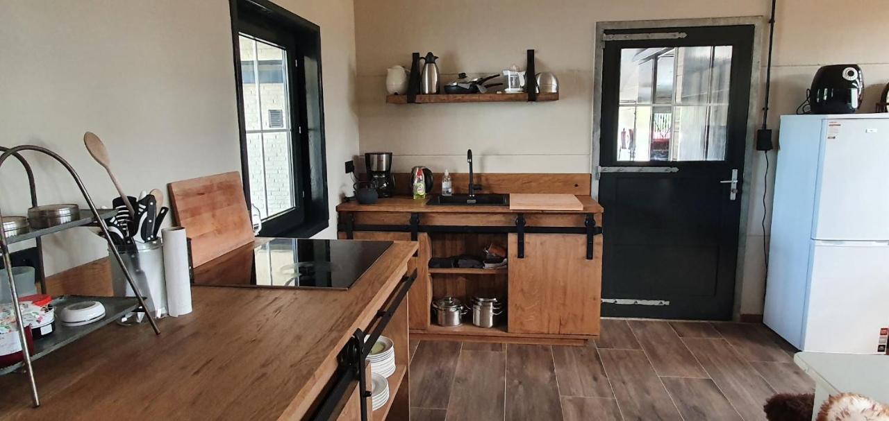 Luxe Gastenkamer Met Living En Keuken Bij Friezen Paarden Stal Pellendijk Westendorp Exteriér fotografie