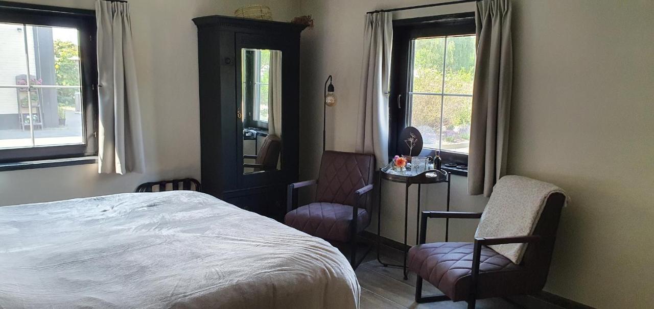 Luxe Gastenkamer Met Living En Keuken Bij Friezen Paarden Stal Pellendijk Westendorp Exteriér fotografie